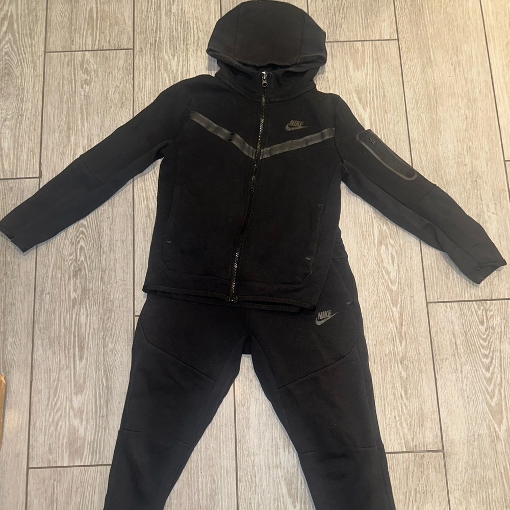 Nike Tech Sweatsuit Black Youth Medium